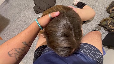 follada en baño publico, camarera se dejo follar
