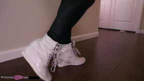 SLIDING MY SNEAKERS ACROSS THE HARDWOOD 1080P - ELLIE IDOL