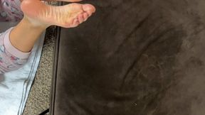 Stitch gives an oily toejob (Different angle) (1080)