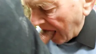 Older man gives amateur blowjob in public park
