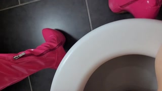 Latex Slut Needs Piss