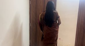 Desi Hot n Sexy Indian saree wali Liza Bhabhi fucked by a Besharam Young Baba with clear Hindi audio