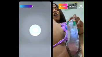 Morena com brinquedo na live parte 2