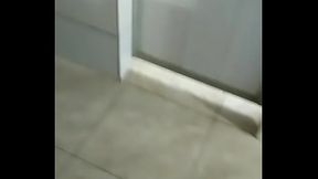 Gente, os machos caminhoneiro tomando banho e eu doido pra bater na porta. Socorro, como &eacute_  que faz? Kkkk