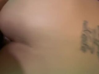 Me cojo a la culona de la oficina y trae un Plug
