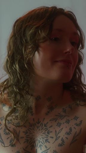 Insatiable Lola Takes 19 Inch Alien Monster