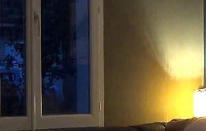 HELENE devant la fentre