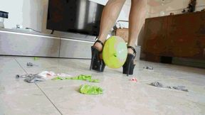 Elizabeth has fun with balloons and a vacuum cleaner AVI (1920x1080) FHD