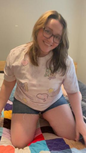 cute chubby girl makes herself cum