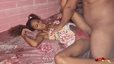 Pequena bunda de enteada.