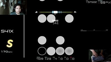 Hair dripping on my screen while I play osu mania babygirl