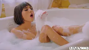 Stepdaddy Loves Sucking His Stepdaughters Pussy