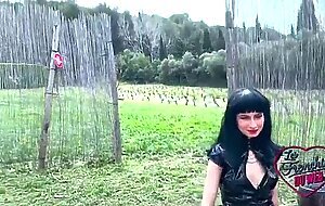 Lucifera, belle femme, se fait combler par deux bites