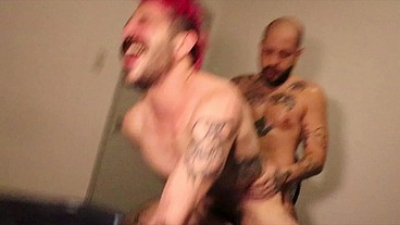 Cheirando cueca suada e levando pirocada no pelo - c/ Sentauro56