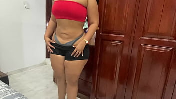 Camara graba criada en lycra ajustado cameltoe