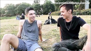 Le troie gay fanno pompini slobbranti poi si fanno inculare brutalmente