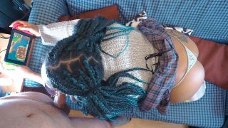 Czarna uczennica cosplayerka gra na Nintendo Switch, ssąc i pieprząc