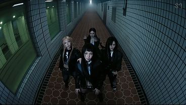 chicas ricas bailan hasta la noche con movimientos sensuales:3