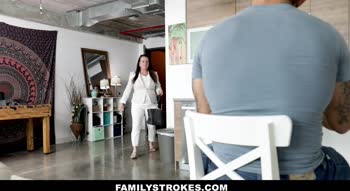 Derrick Ferrari Unleashes His Beast On Stepdaughter Keilani Kita