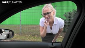 Horny colleague asked to give her a ride home so that she shows a surprise in her hole