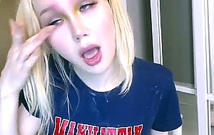 Beauty blondie