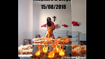 Thaynara &amp_ Diego na cama