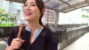 Maki the insatiable housewife rides her bike straight into temptation