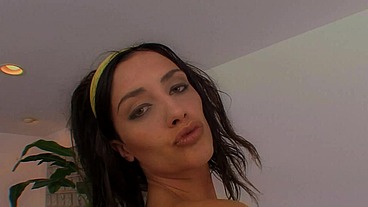 Slut loves getting fucked by her workout partner at the gym