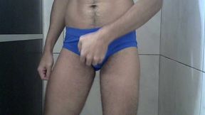 brave person wet lycra spandex underwear briefs jerk off punheta no banho de cueca de lycra molhada
