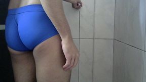 brave person wet lycra spandex underwear briefs jerk off punheta no banho de cueca de lycra molhada