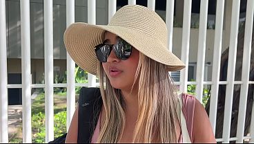 Desesperada y Abandonada por su Novio, un Desconocido le ofreci&oacute_ refugio y se Dej&oacute_ Follar como Agradecimiento