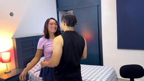 hermanastra colegiala es cogida despues de terminar sus deberes, sexy colegiala