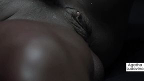 nao a nada mais delicioso do que fernanda chocolatte passando oleo pelo corpo e se masturbando ate gozar horrores