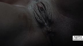 nao a nada mais delicioso do que fernanda chocolatte passando oleo pelo corpo e se masturbando ate gozar horrores