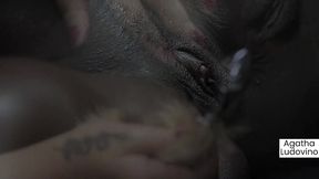 nao a nada mais delicioso do que fernanda chocolatte passando oleo pelo corpo e se masturbando ate gozar horrores