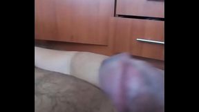 Joven se masturba por su madrastra