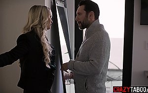 Real estate agent Lilly Bell showed house and more of her amazing skills