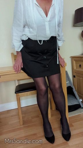 Have a look up my skirt xx