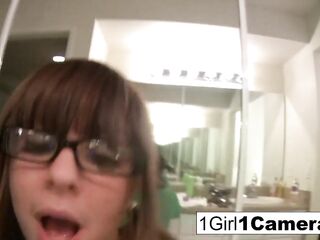 Hawt Alice Bell plays with her camera