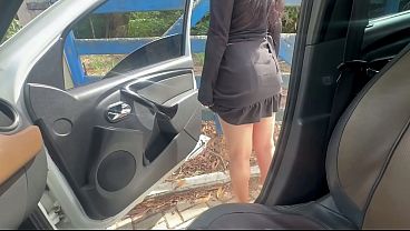 Esposa se encontra com comedor dotado na rua , e TIRA A CALCINHA NA ESTRADA , CASADA putinha !