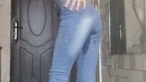 Carina pee in jeans for the first time