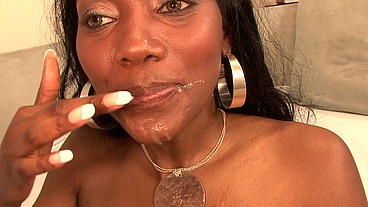Oral and vaginal creampie for Nyomi Banxxx