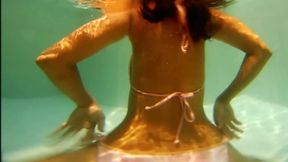 2 girls underwater - 2 scenes in 1