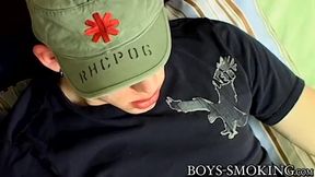 Twunk Kenny Crusoe cascades jizz after fapping and smoking