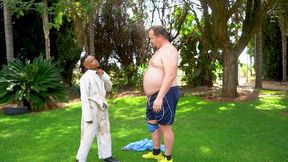 Clothes Swap Between 2 Big Giants and 2 Tiny Guys – Hilarious Size Difference Chaos