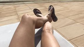 POV SWIMMING POOL FEET - MP4 Mobile Version