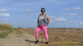 Fat brunette with sunglasses pee in her tights on a dirt road