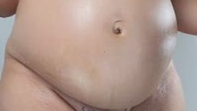 Rubbing oil all over my VERY pregnant body and cumming