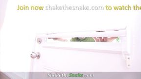 Dear's brunette sex by Shake The Snake
