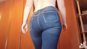 Pawg walking in blue jeans
